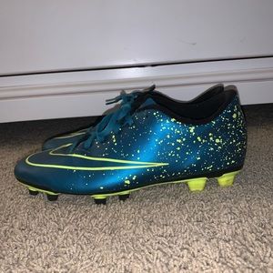 Women’s Nike soccer cleats, size 9.5